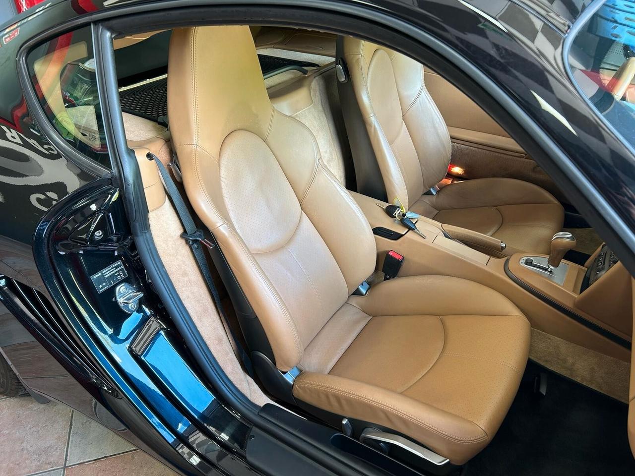 Porsche Cayman 2.7