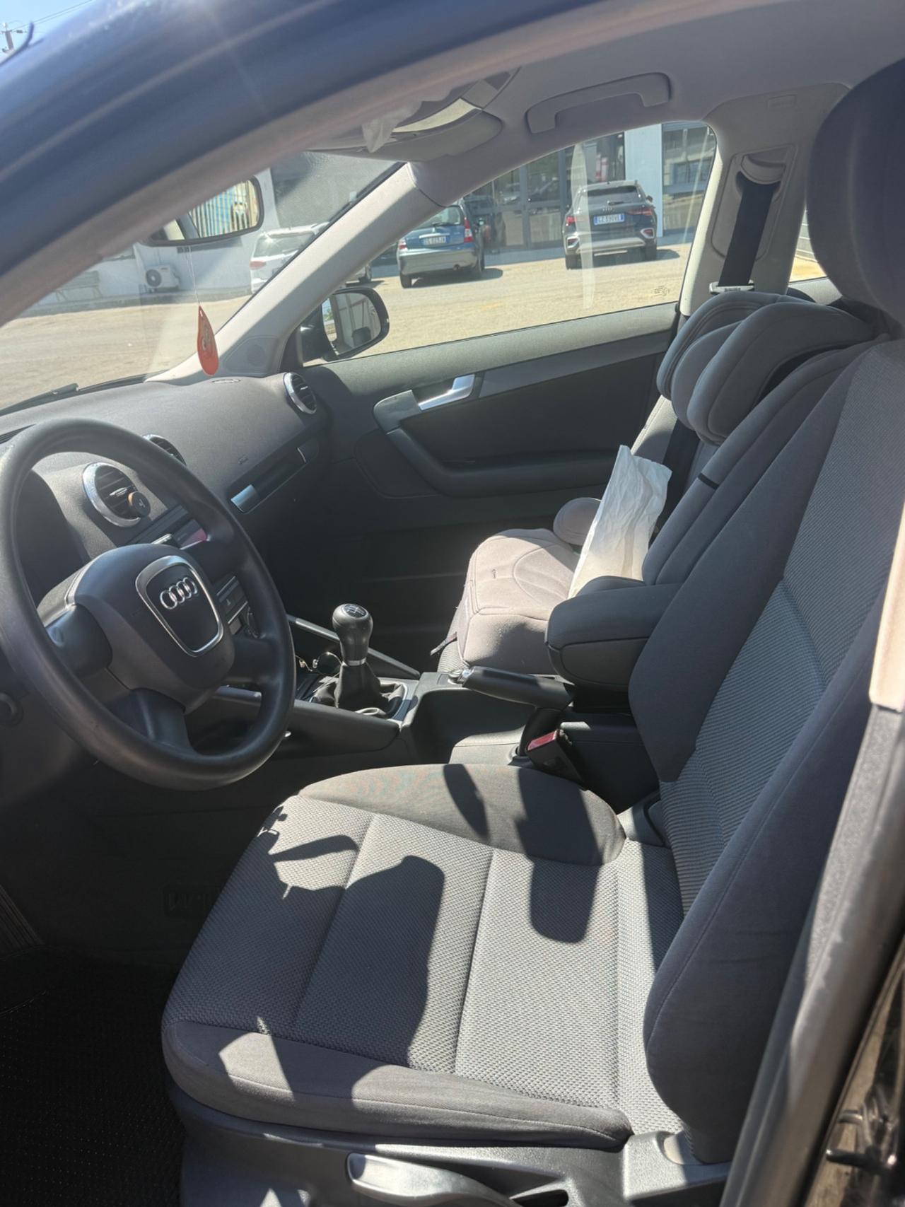 Audi A3 1.6 TDI 105 CV CR Ambiente