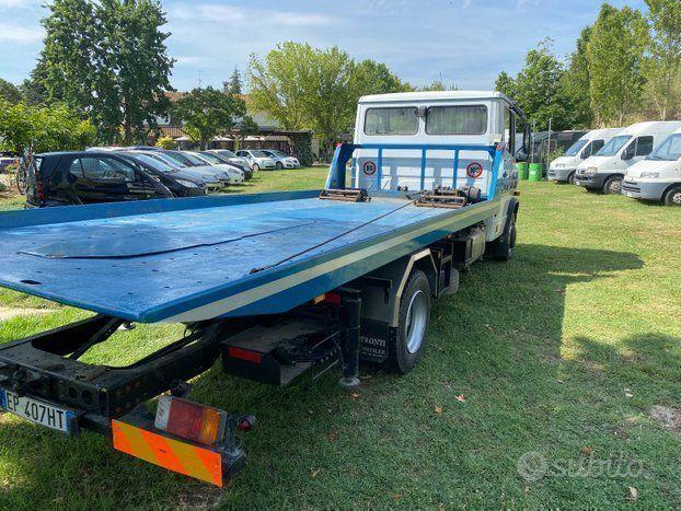 Mercedes carro attrezzi scarrabile con gru