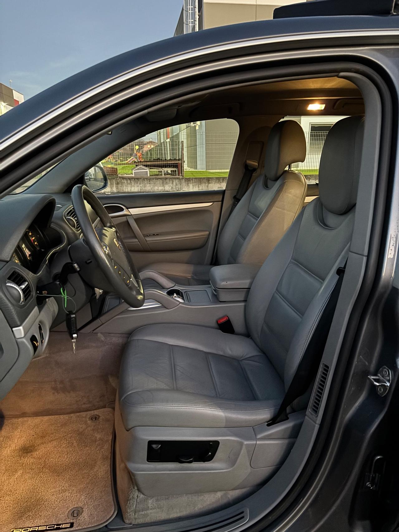 Porsche Cayenne 3.2 V6 SOLO 100 MILA KM