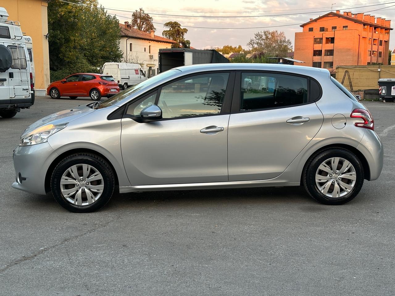 Peugeot 208 1.0 VTi 68 CV 5 porte solo 110mila km