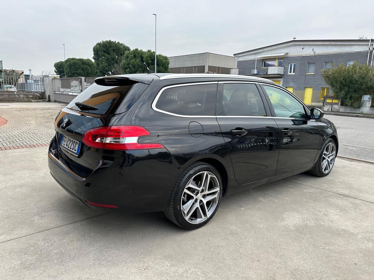 Peugeot 308 BlueHDi 120 S&S EAT6 SW Allure