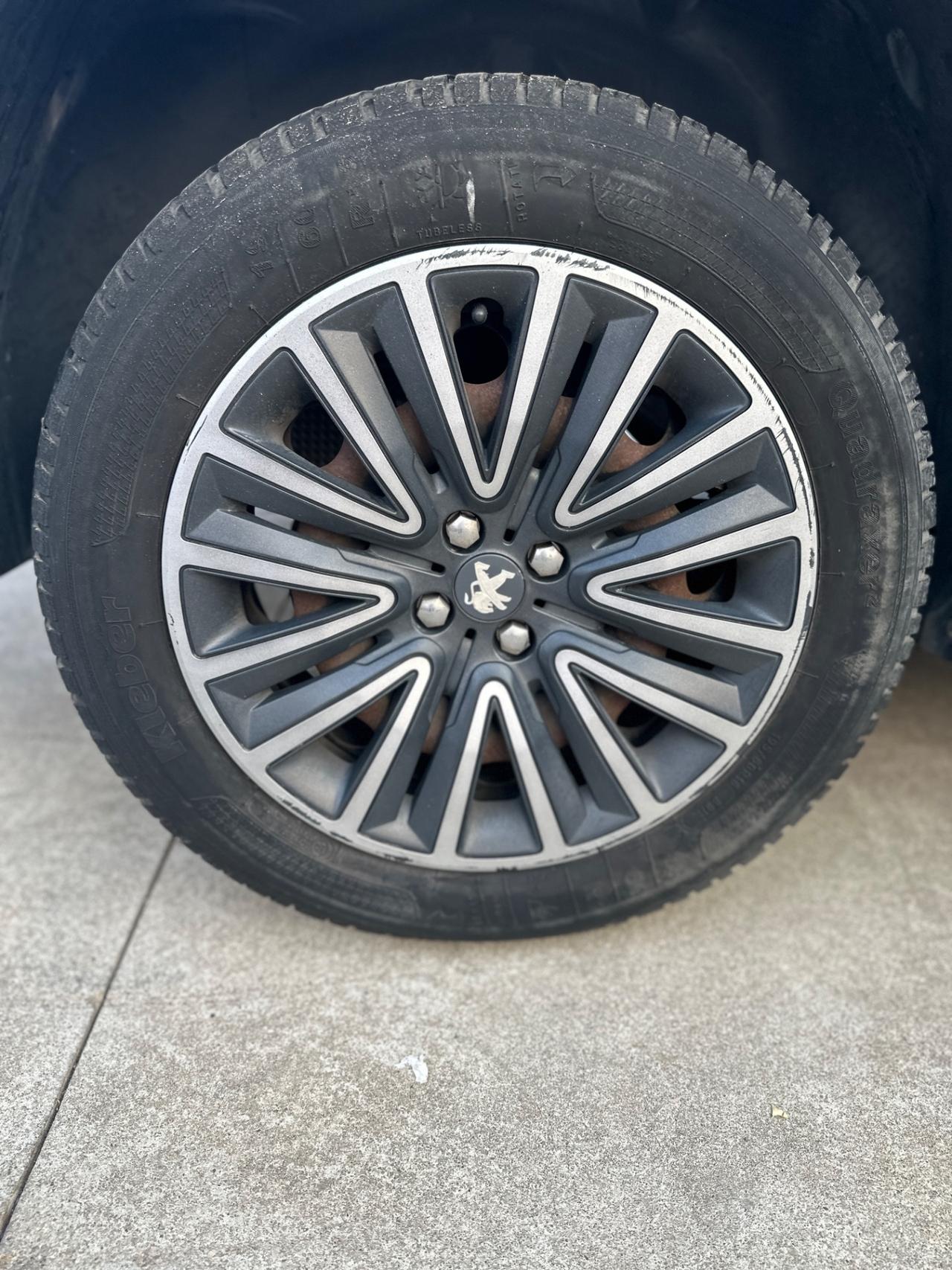 PEUGEOT 2008(anno 2015)