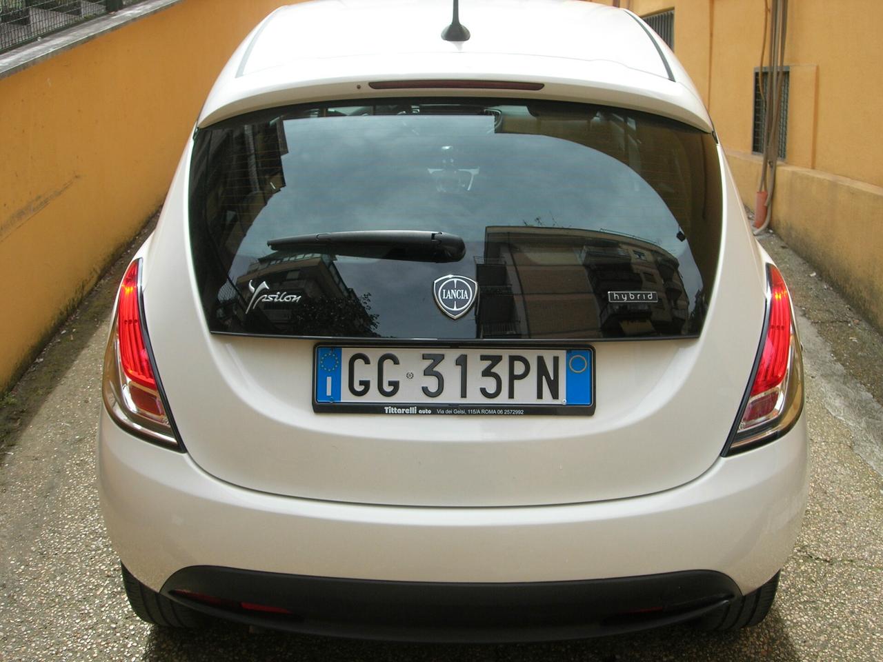Lancia Ypsilon 1.0 FireFly 5 porte S&S Hybrid Ecochic Silver