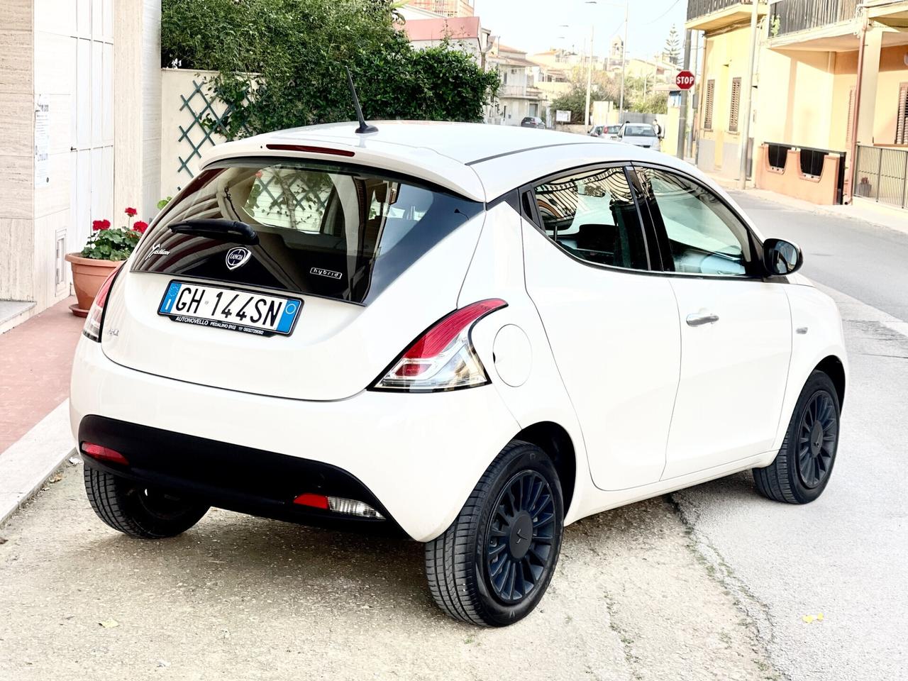 Lancia Ypsilon 1.0 FireFly 5 porte Hybrid Ecochic Silver 2022