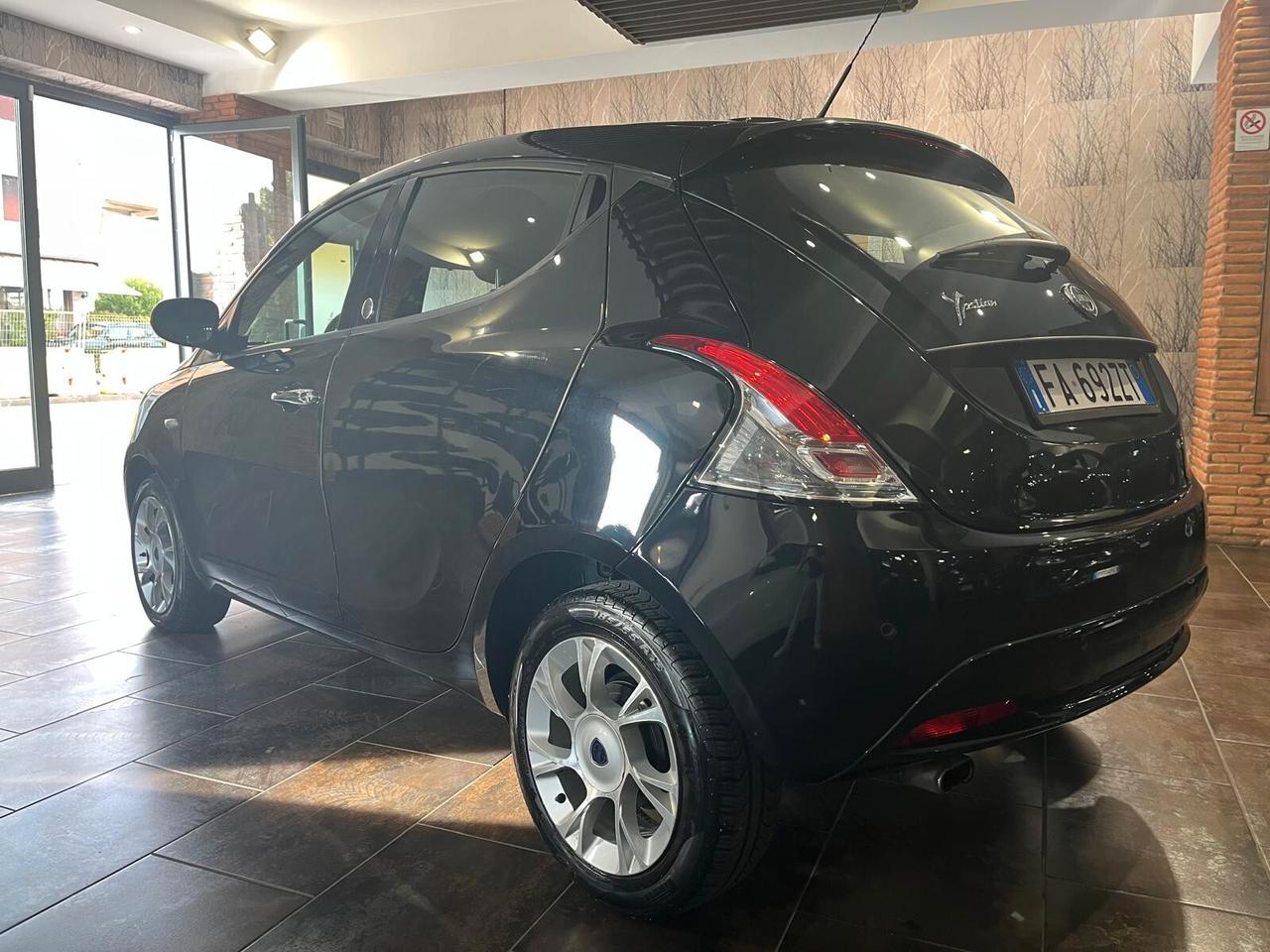 Lancia Ypsilon 1.2 69 CV 5 porte GPL Ecochic Gold
