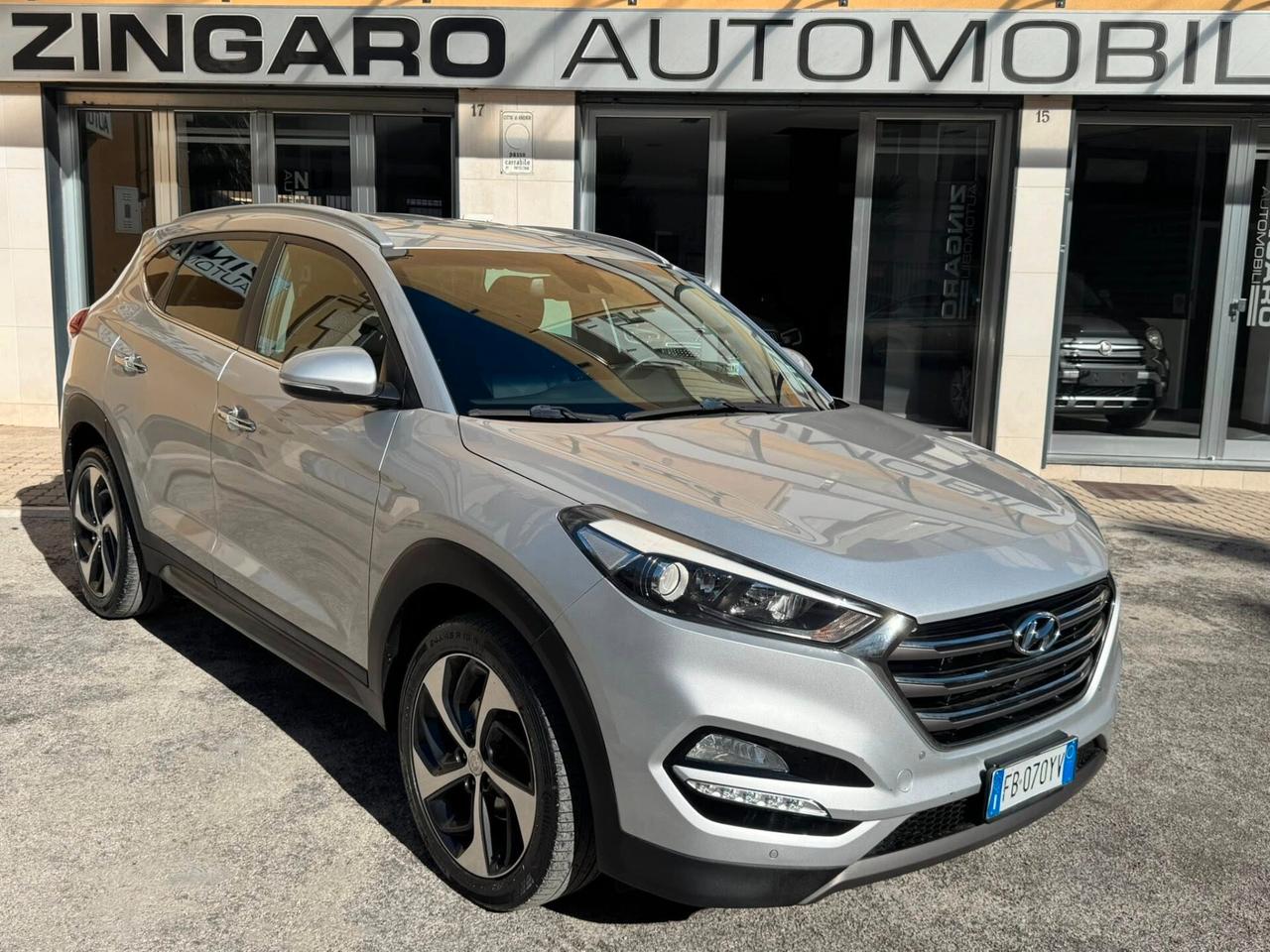 HYUNDAI TUCSON 1.7 CRDI 115 CV. 2WD NAVI+CERCHI+RETROCAMERA