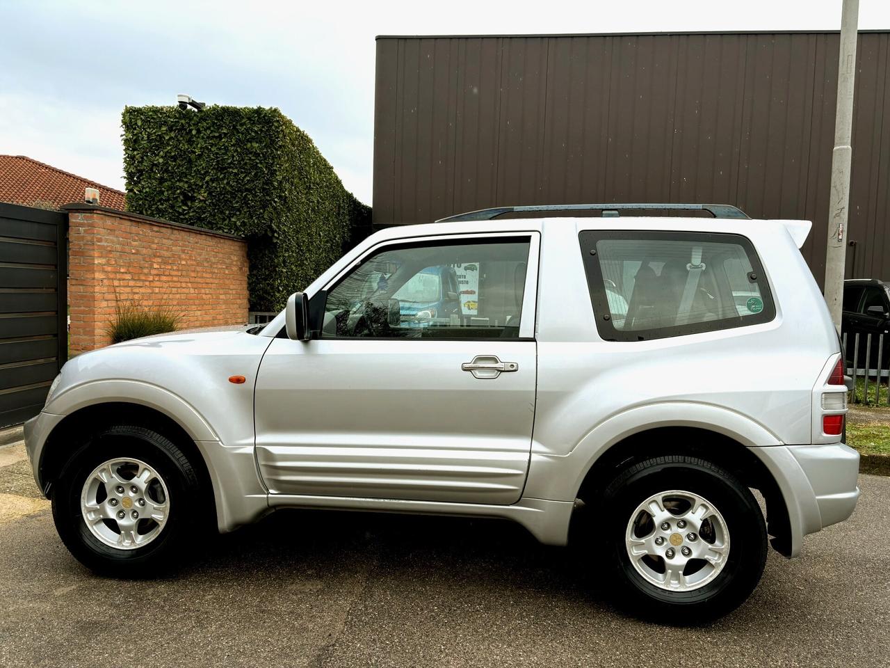 MITSUBISHI PAJERO 2.5D 4x4-Gancio-Trattabile-2002