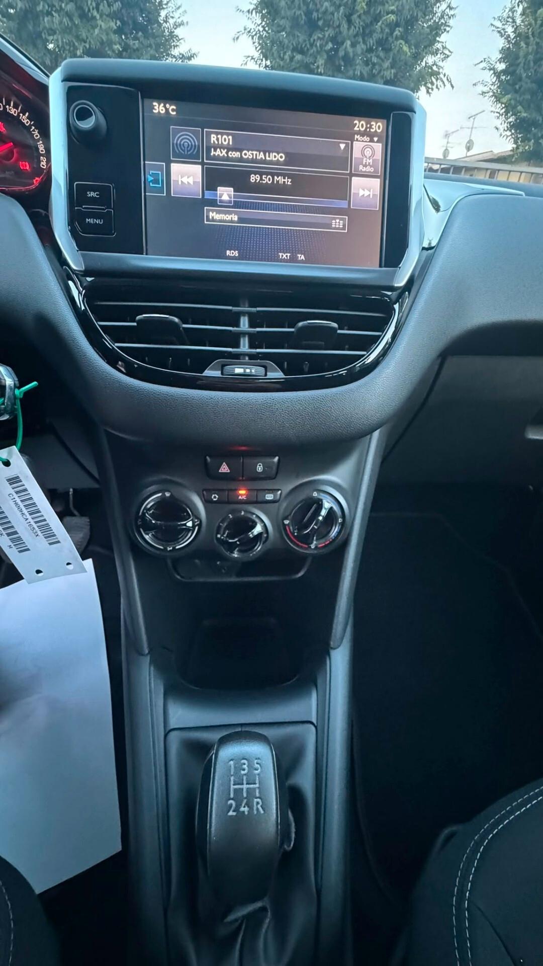 Peugeot 208 1.4 HDi 68 CV 5 porte Allure