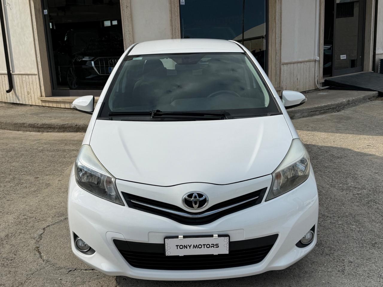 Toyota Yaris 1.4 D-4D 5 porte Lounge (GARANZIA TOYOTA 6 ANNI)
