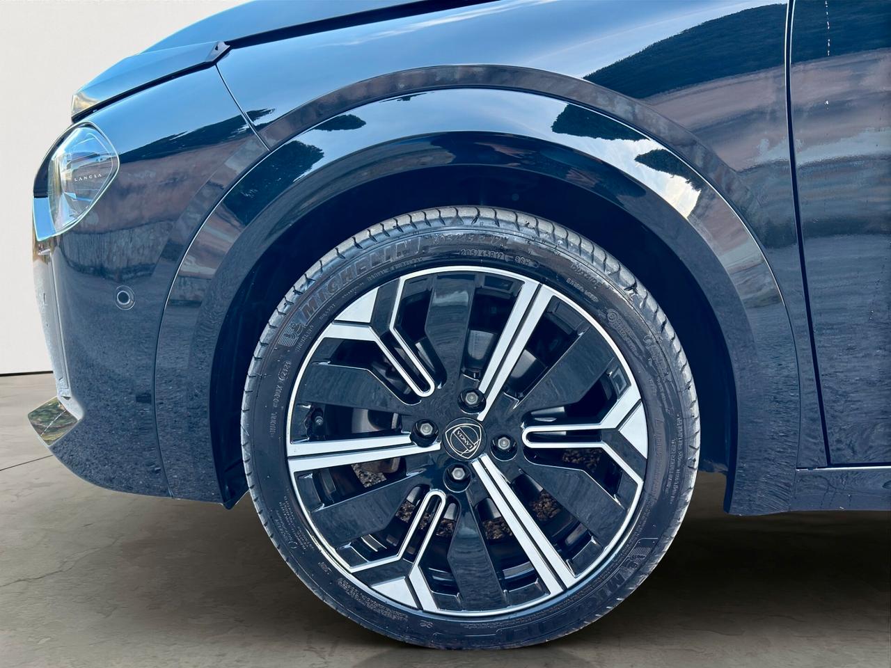 Lancia Ypsilon Hybrid e-DCT LX - 2025