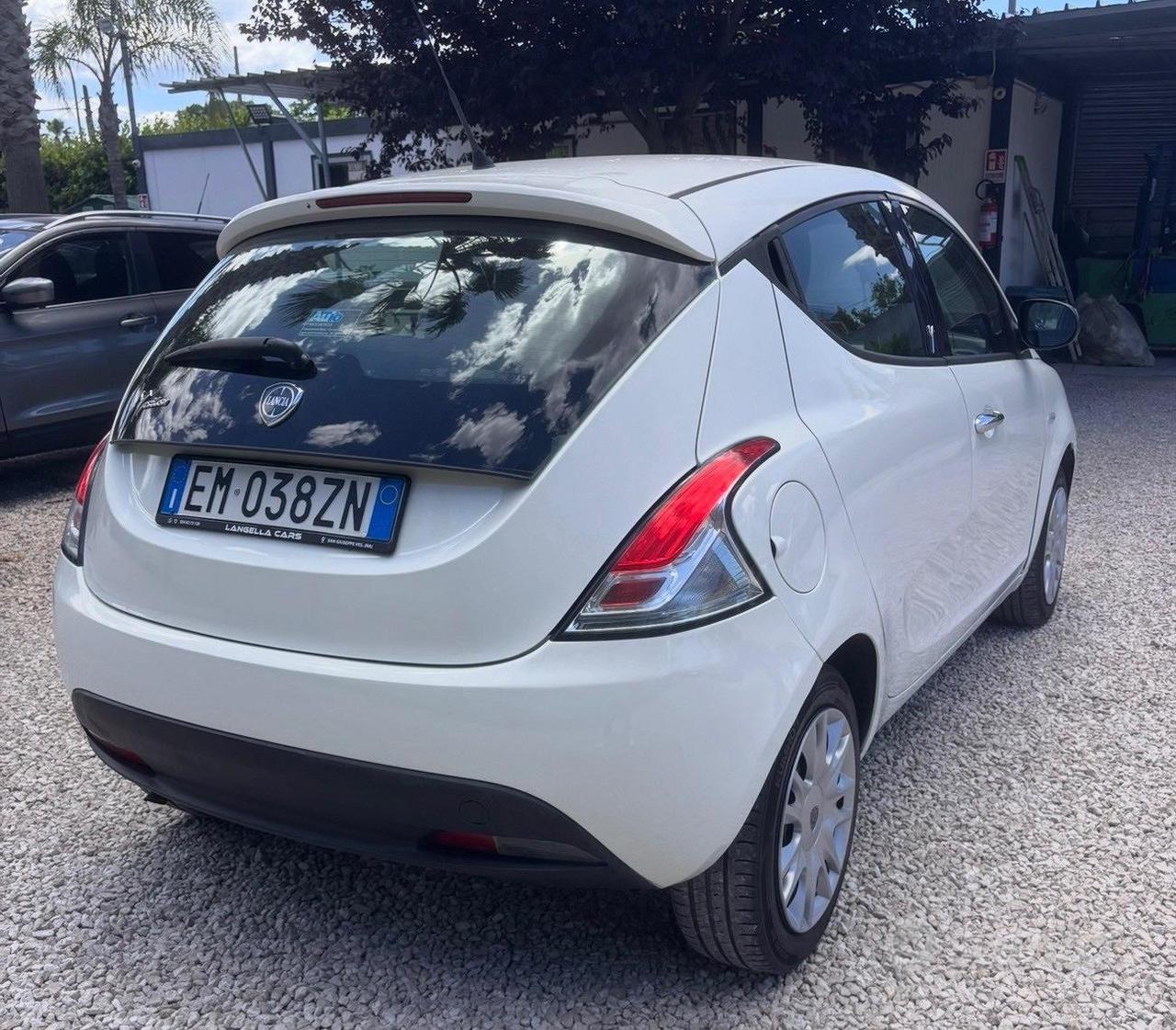 Lancia Ypsilon 1.2 69 CV 5 porte S&S Platinum