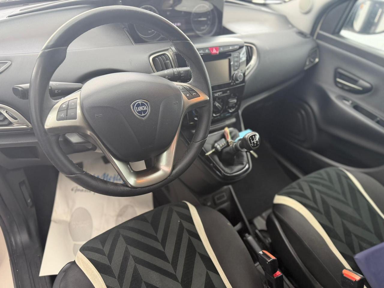 Lancia Ypsilon 1.2 69 CV 5 porte Gold