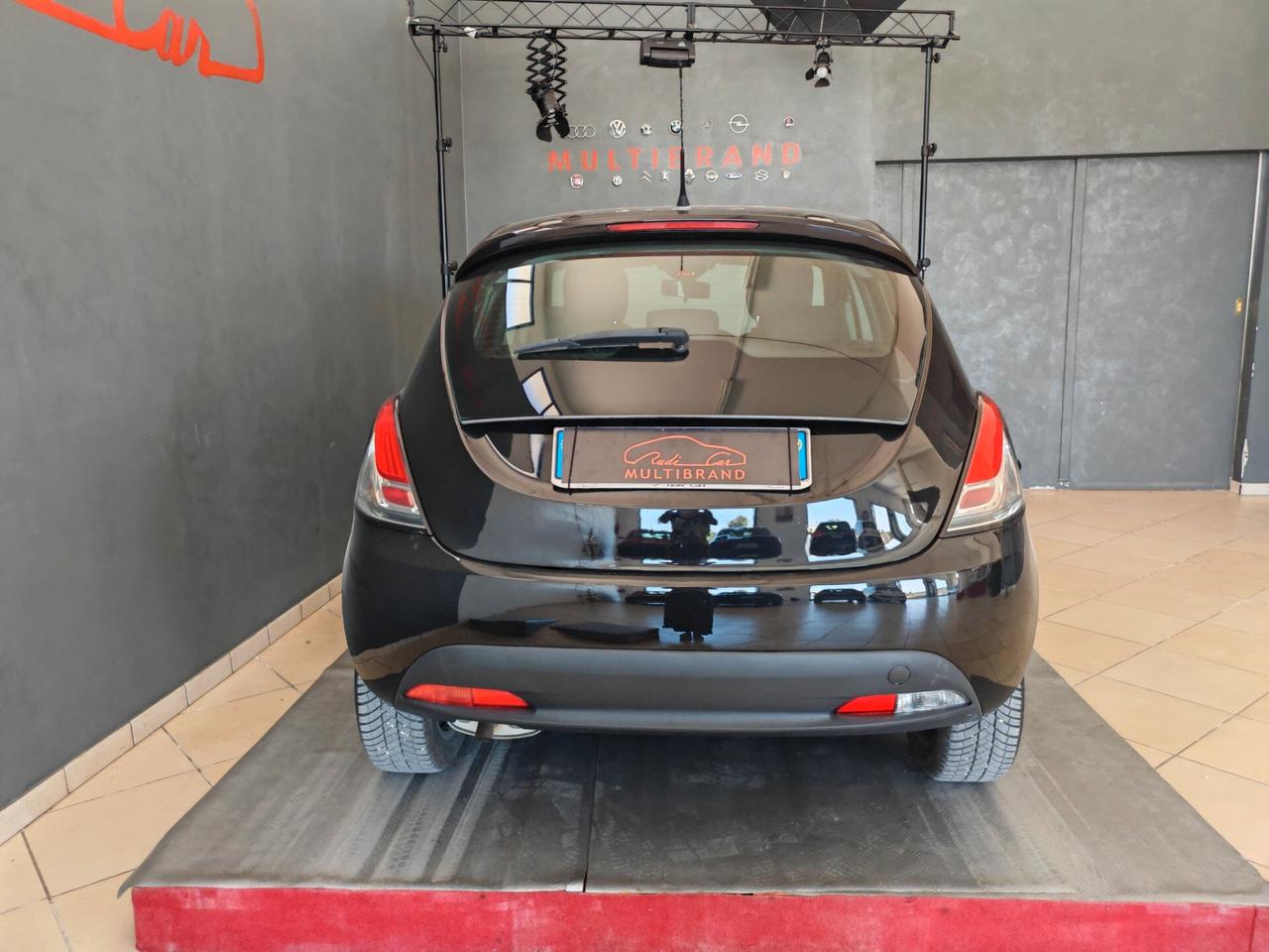 Lancia Ypsilon 1.2 69 CV 5 porte S&S Platinum