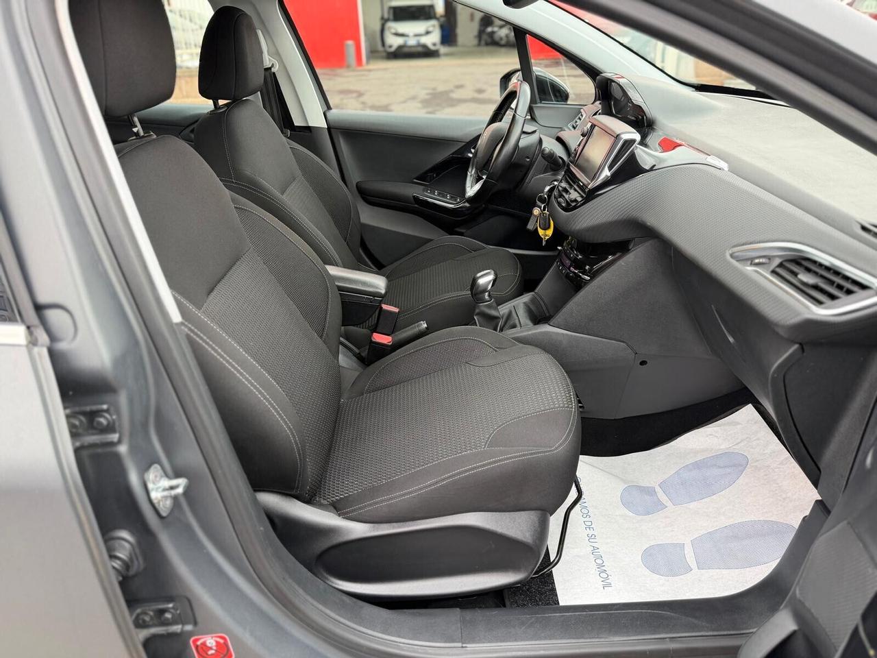Peugeot 208 PURETECH 5P ALLURE