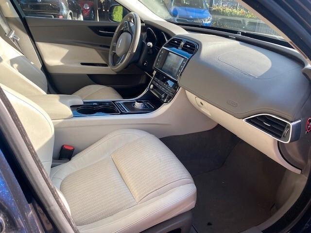 Jaguar XE 2.0 D Turbo Prestige