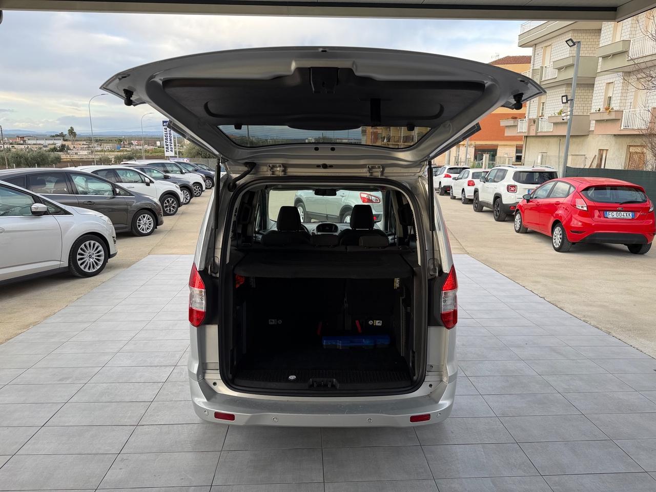 Ford Tourneo Courier 1.5 TDCI 75 CV Titanium