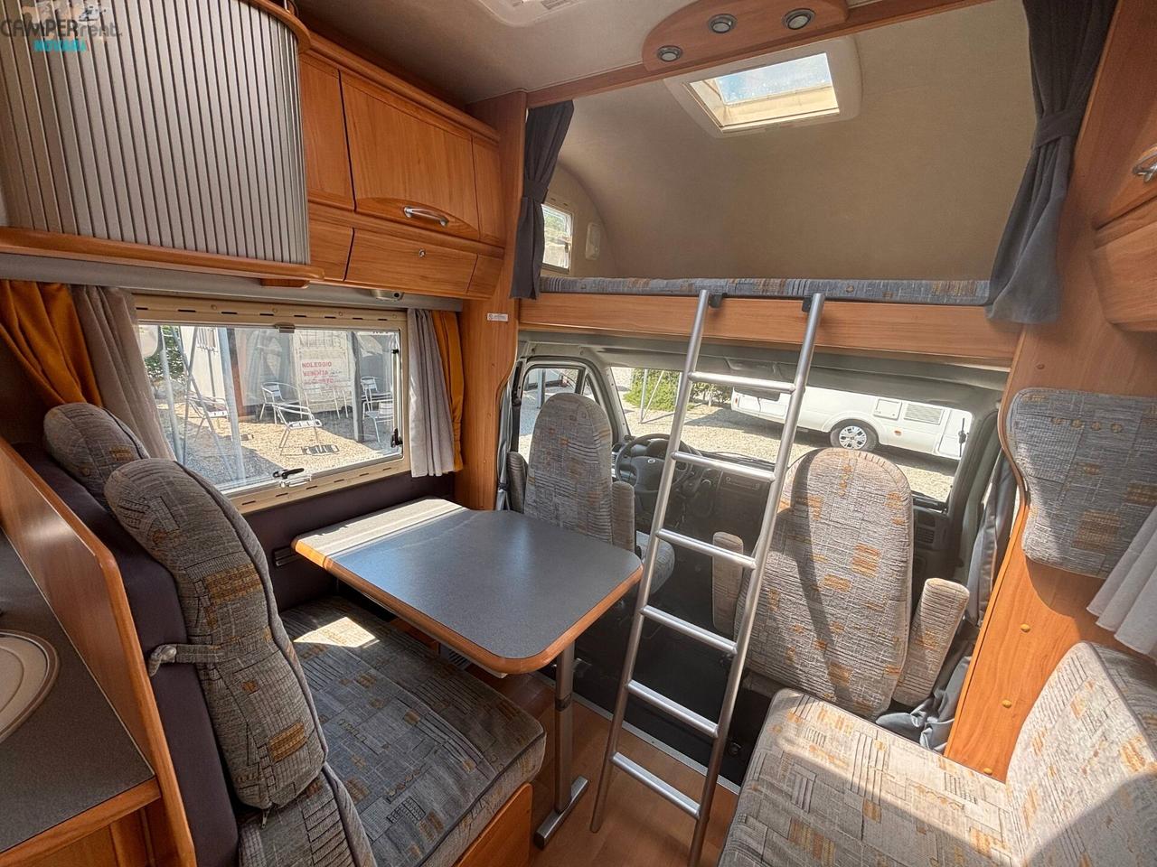 ADRIA ADRIATIK CORAL 680 SK - Mansardato con letti a castello in coda