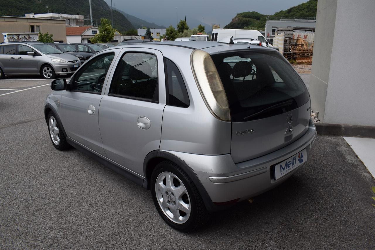 Opel Corsa 1.2 80cv 5p Silver Line