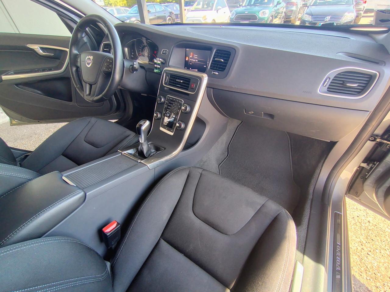 Volvo V60 D2 R-design