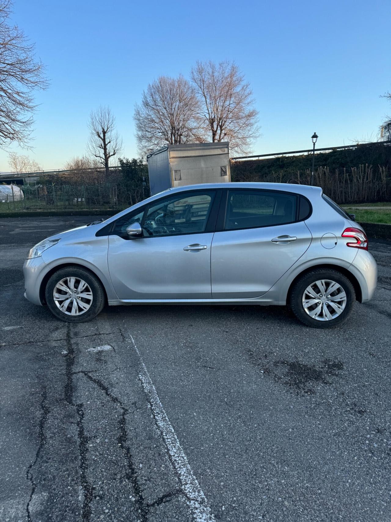 Peugeot 208 1.2 Neopatentati