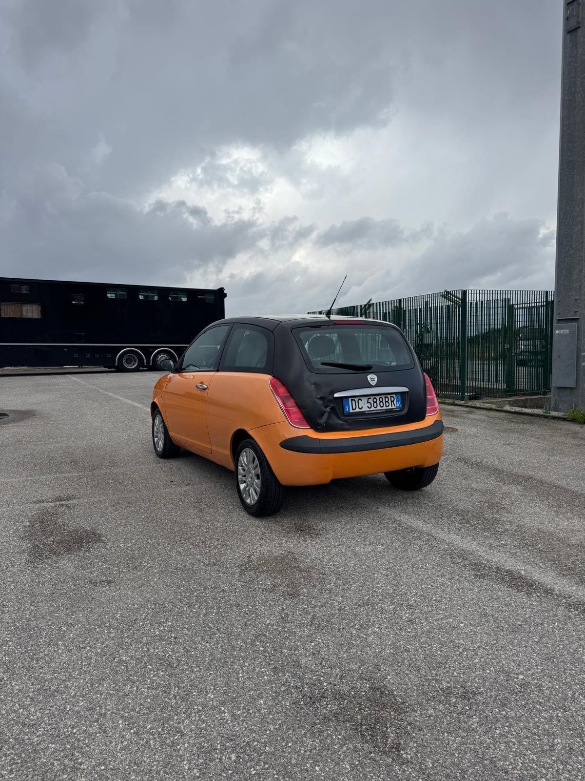 Lancia Ypsilon 1.2 Momo Design 8V NEOPATENTATI