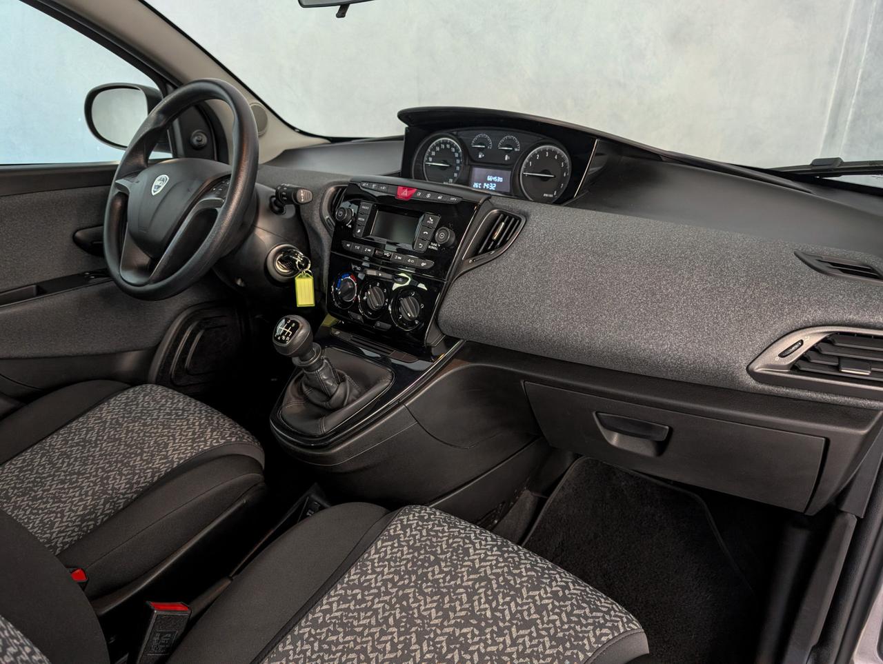 Lancia Ypsilon 1.0 Hybrid 70cv Silver