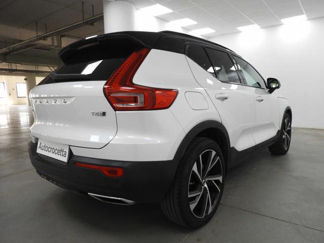 VOLVO XC40 T4