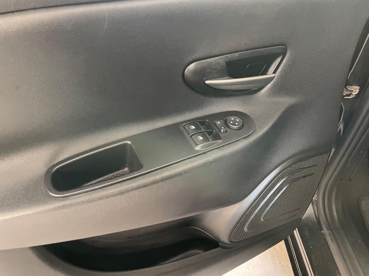 Lancia Ypsilon 1.2 69 CV 5 porte S Momodesign