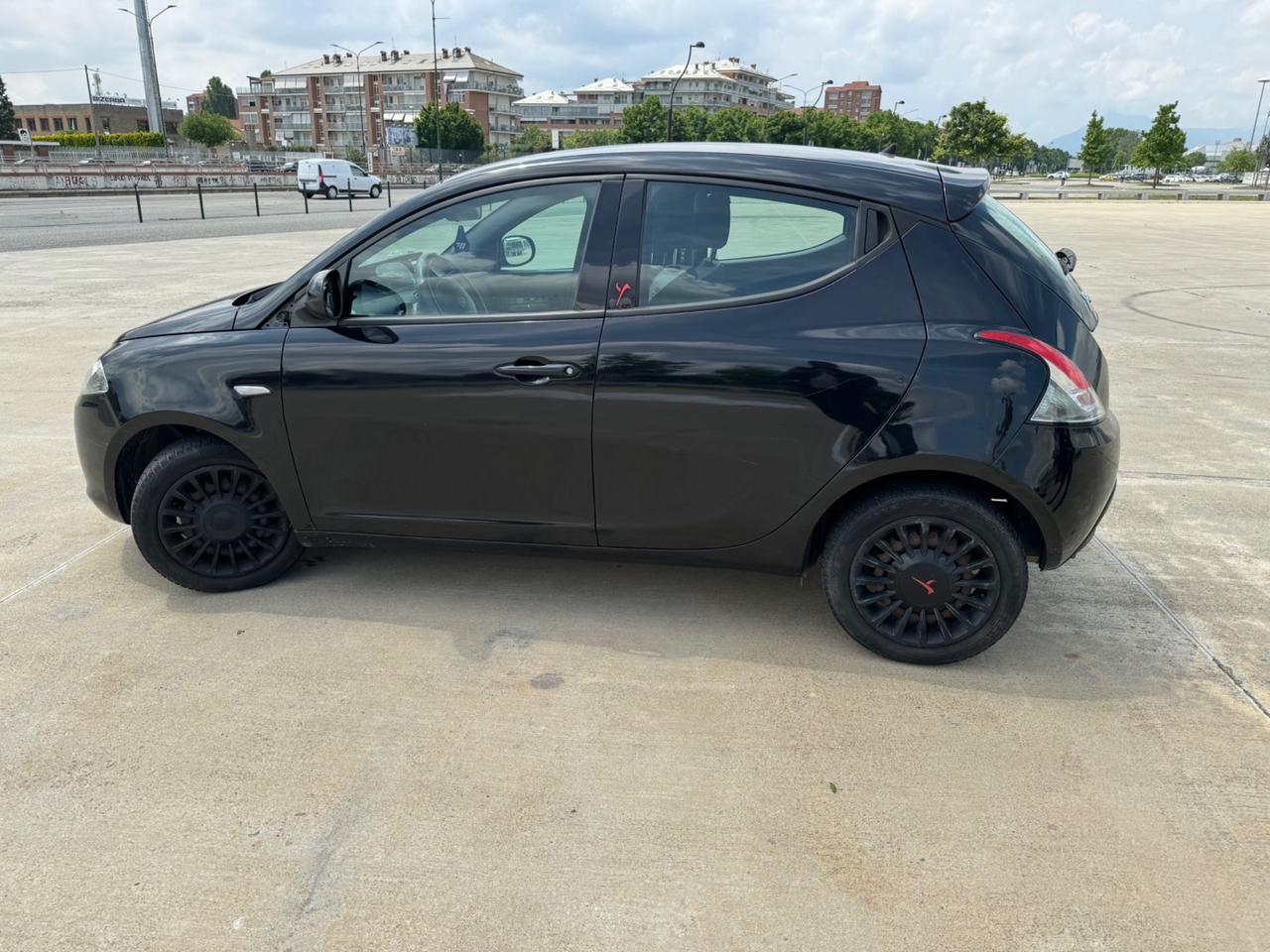 Lancia Ypsilon 1.2 69 CV 5 porte GPL Ecochic Silver