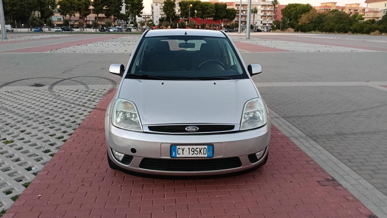 FORD FIESTA 1.2 BENZ -2005