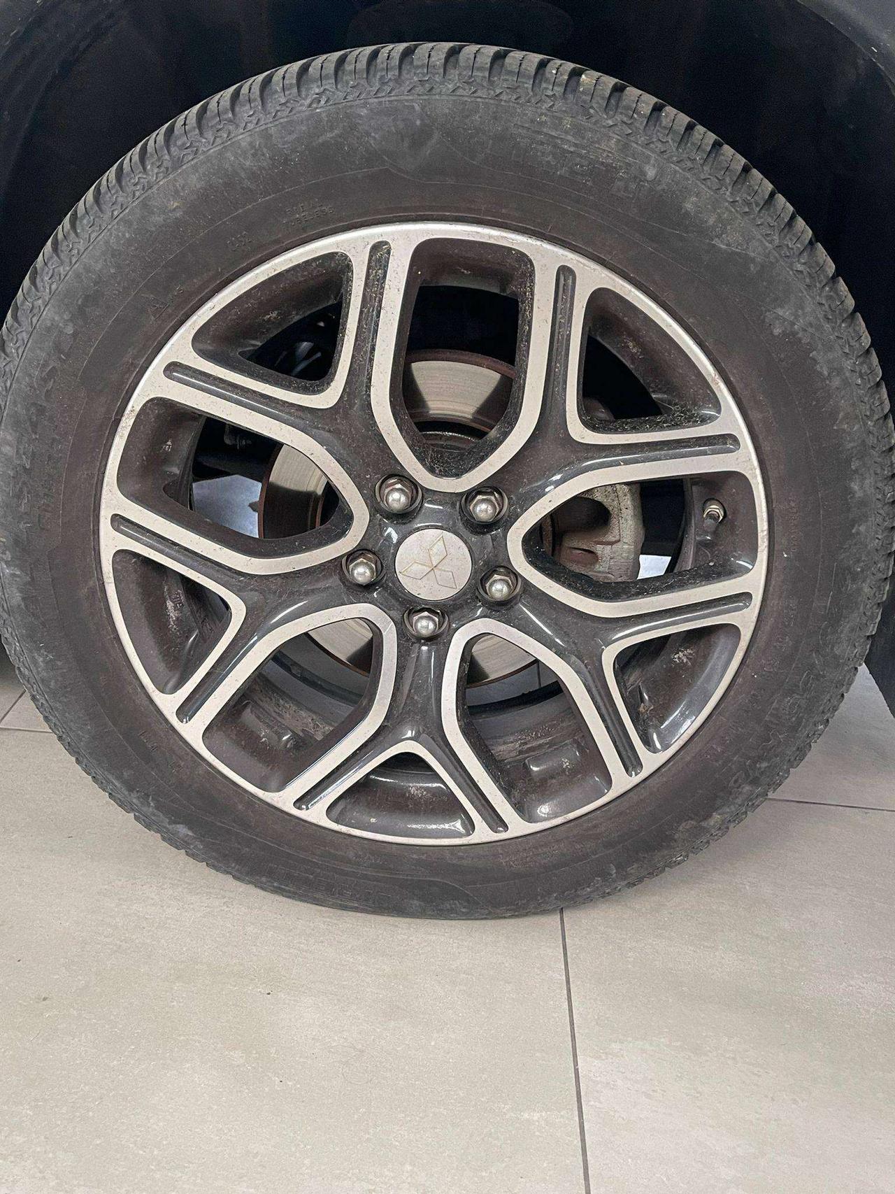 Mitsubishi Outlander plug in 2.0 204CV 4wd