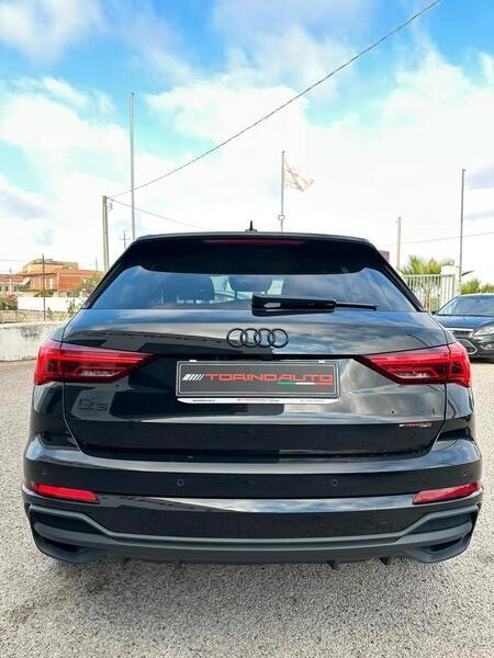 Audi Q3 45 TFSI e S tronic Line Identity Black
