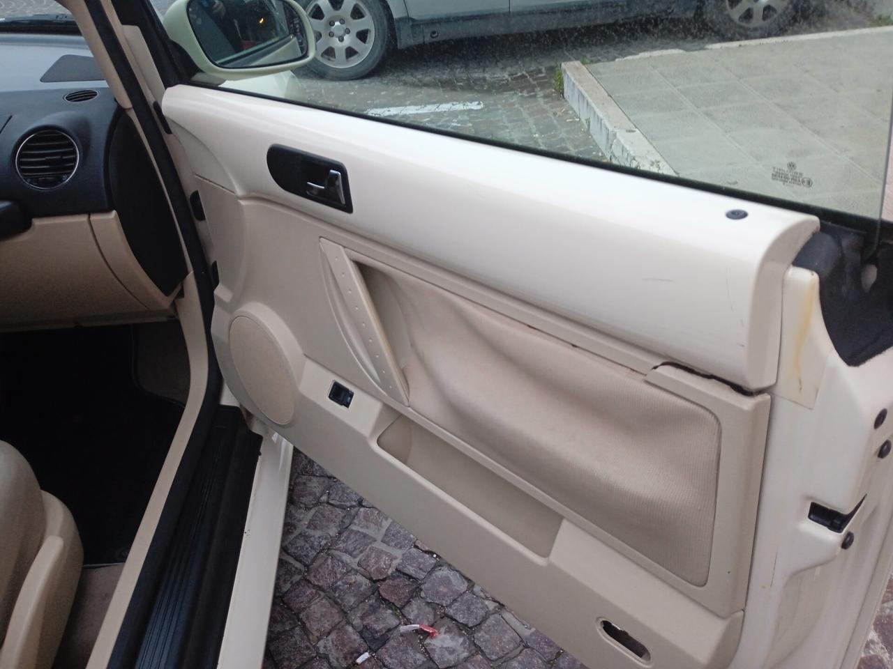 Volkswagen New Beetle 1.6 Cabrio