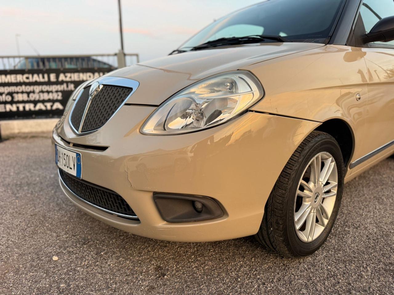 Lancia Ypsilon 1.4 Oro Giallo