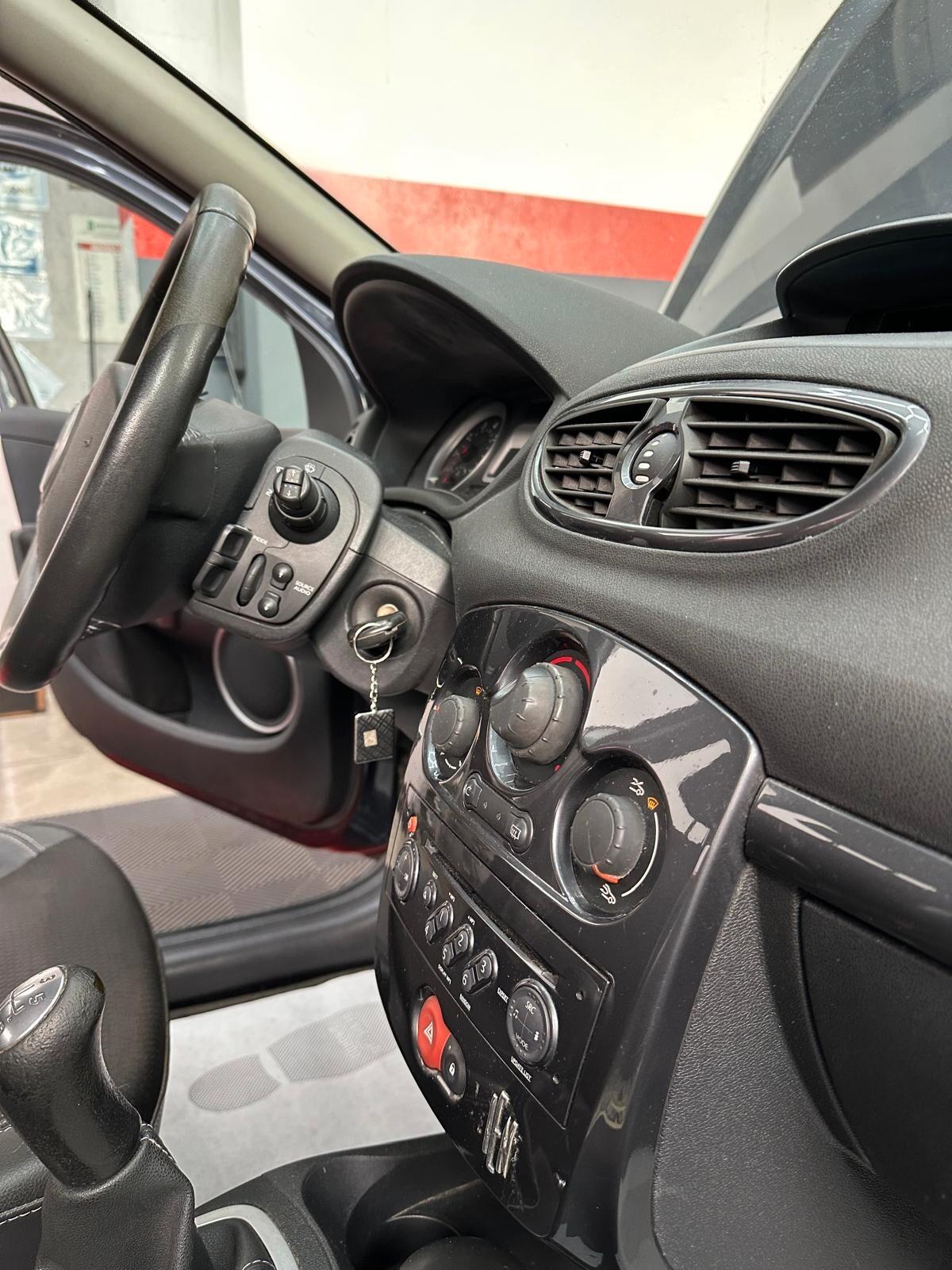 Renault Clio 1.2 16V 5 porte Le Iene