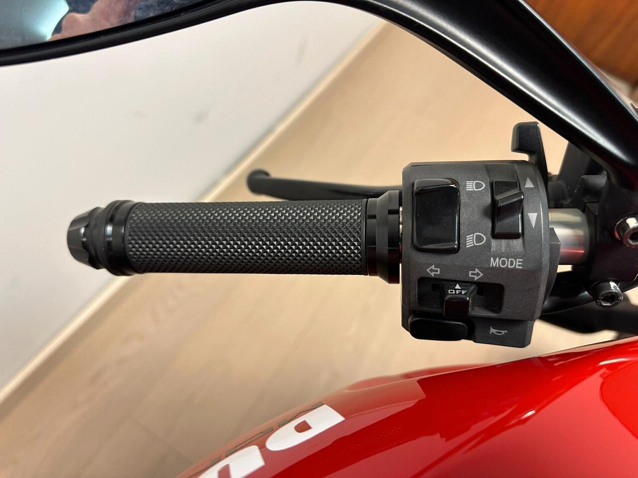 DUCATI MONSTER 696 SCARICO TERMIGNONI DA 99€ AL MESE