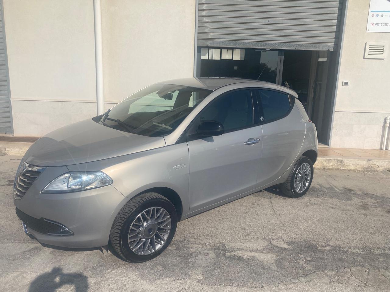 Lancia Ypsilon 0.9 TwinAir 85 CV 5 porte Metano Ecochic Gold