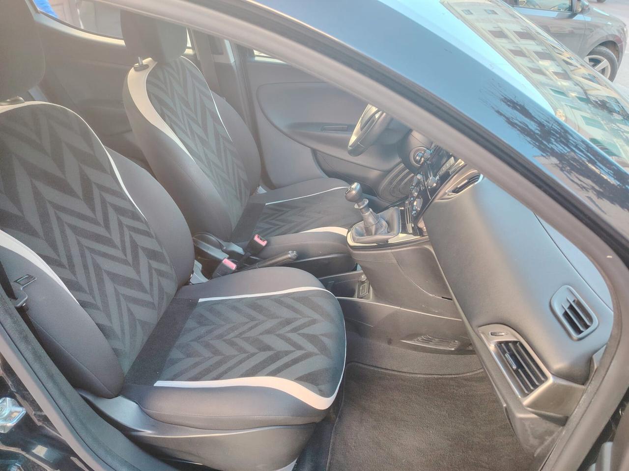 Lancia Ypsilon 1.2 69 CV 5 porte Gold