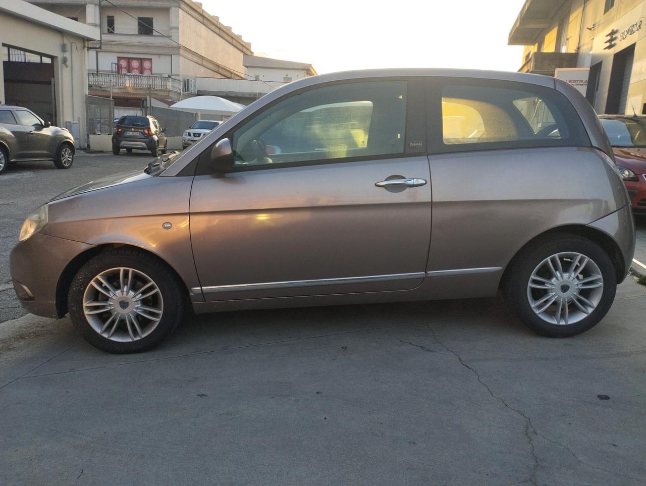 Lancia Ypsilon 1.2 69 CV Argento