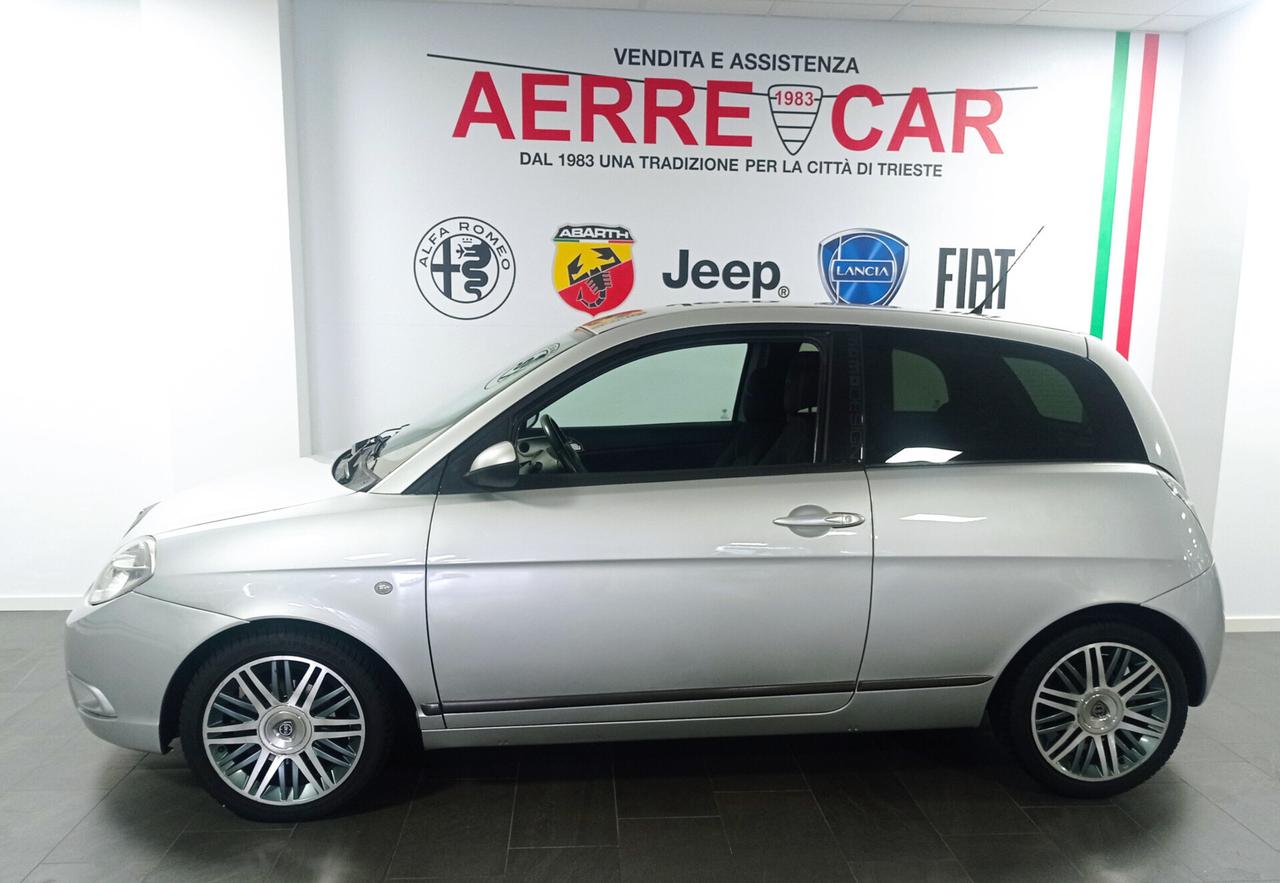 Lancia Ypsilon 1.4 16V Sport MomoDesign