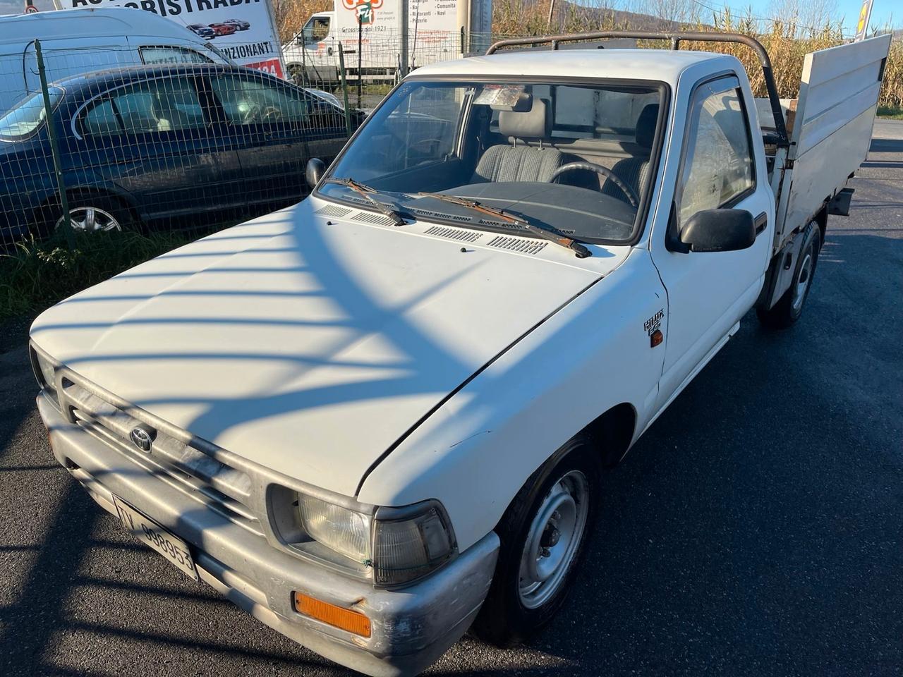 Toyota Hilux 2WD CON GANCIO TRAINO 138000 KM!!!