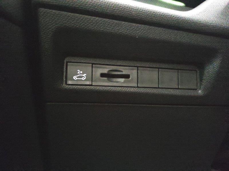 PEUGEOT 408 - 408 Hybrid 136 e-DCS6 GT
