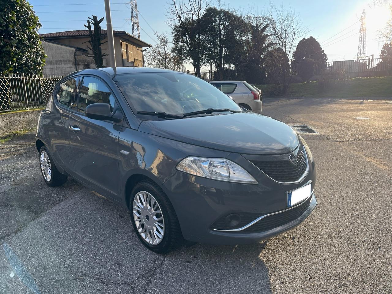 Lancia Ypsilon 1.2 69 CV 5 porte Platinum per Neopatentati 2016