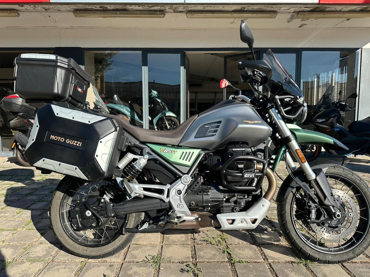 Moto Guzzi V 85 TT CENTENARIO