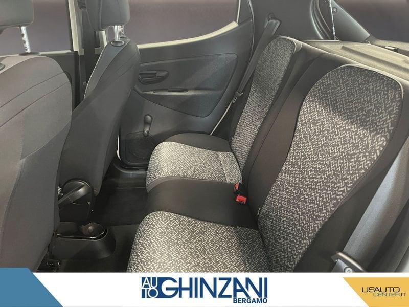 Lancia Ypsilon 1.0 FireFly 5 porte S&S Hybrid Silver