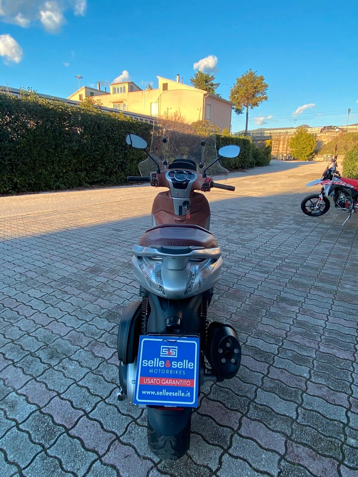 Piaggio Beverly 350