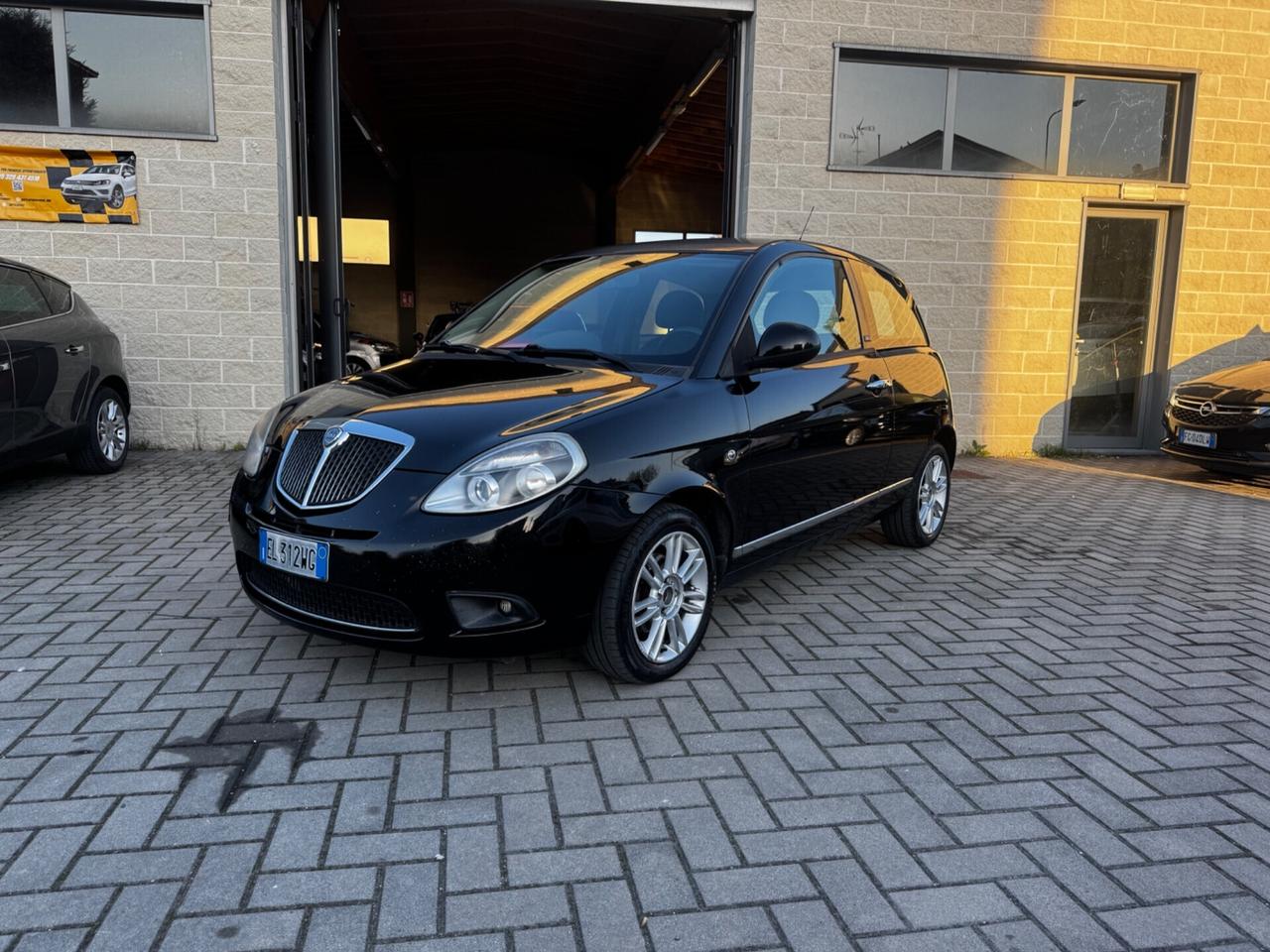 Lancia Ypsilon 1.2 69 CV 5 porte S&S Platinum