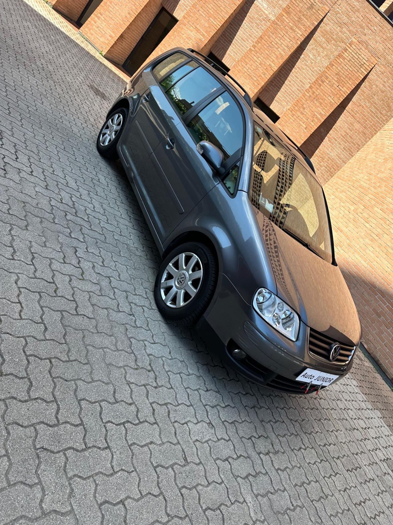Volkswagen Touran 1.6 16V FSI Goal