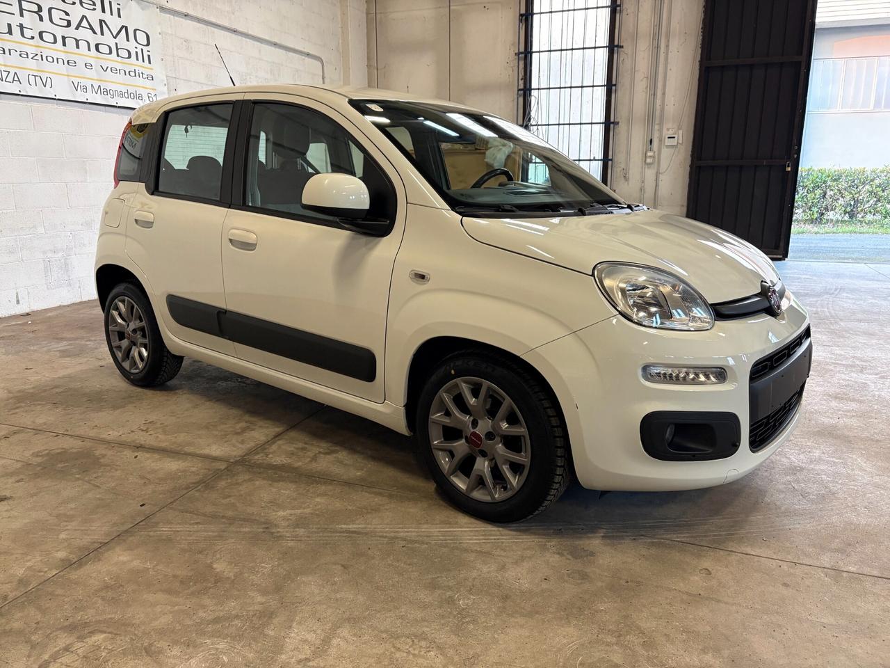 Fiat Panda 1.2 Lounge 69Cv Climatizzatore Automatico 5 Posti